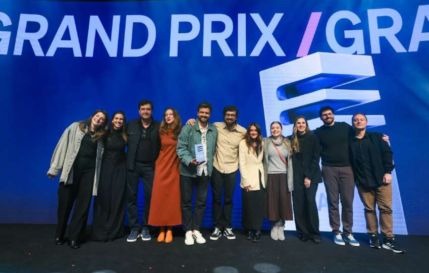 vencedores do gp do mma smarties brasil 2026 recebem troféu no palco