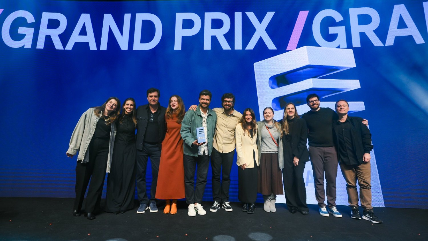vencedores do gp do mma smarties brasil 2026 recebem troféu no palco